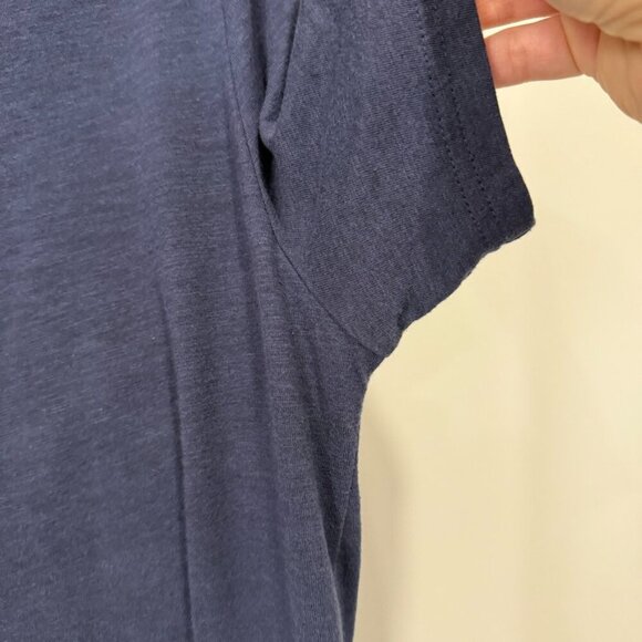 Banana Republic Size M Basic Navy Blue V-Neck T Shirt Vintage Style - Picture 4 of 14